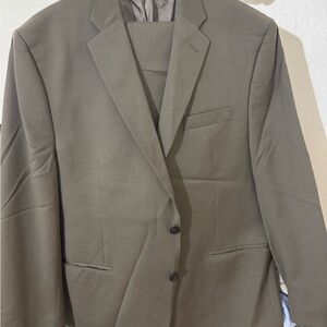 Lauren Ralph Lauren Men's Suit in Olive